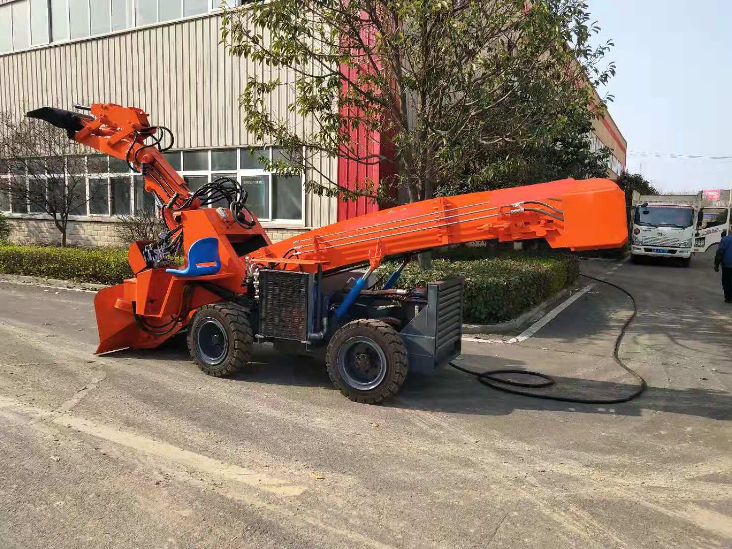 礦用扒渣機的油箱該怎樣檢查？有哪些注意事項？